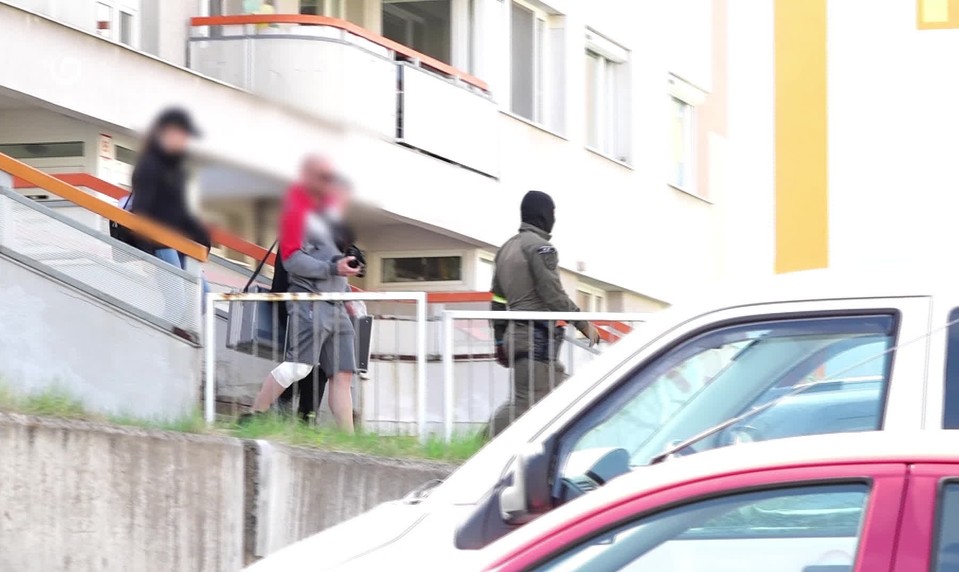 Policajná akcia Brat: ÚBOK zasahuje na východe, policajti zadržali viacero osôb