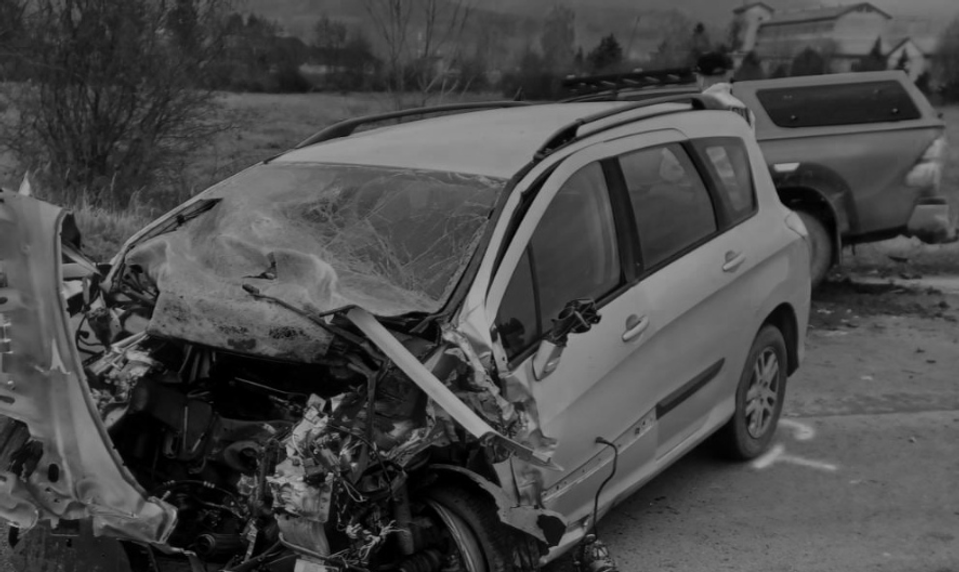 Tragická nehoda: Po zrážke štyroch áut zomrel jeden človek, zranili sa aj deti