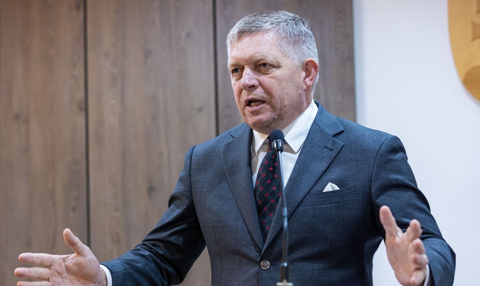 Fico odmietol demisiu ministra Ráža, žiada však odvolanie celého vedenia ZSSK