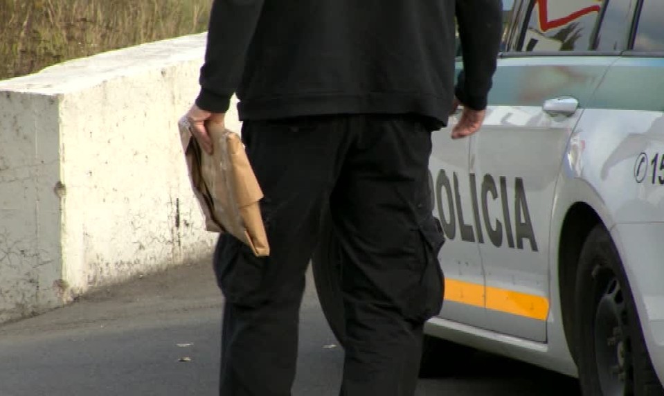 VIDEO: Najväčšia akcia finančnej polície NAKA. Zasahovalo niekoľko stoviek policajtov