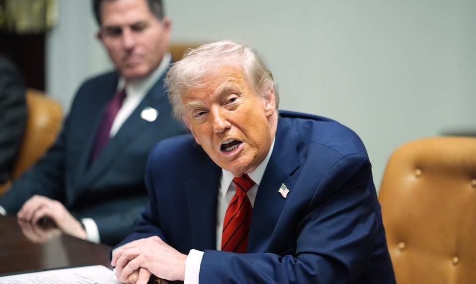 Donald Trump tvrdí, že si vymenil „dosť tvrdé slová“ s lídrami Británie, Francúzska a Nemecka