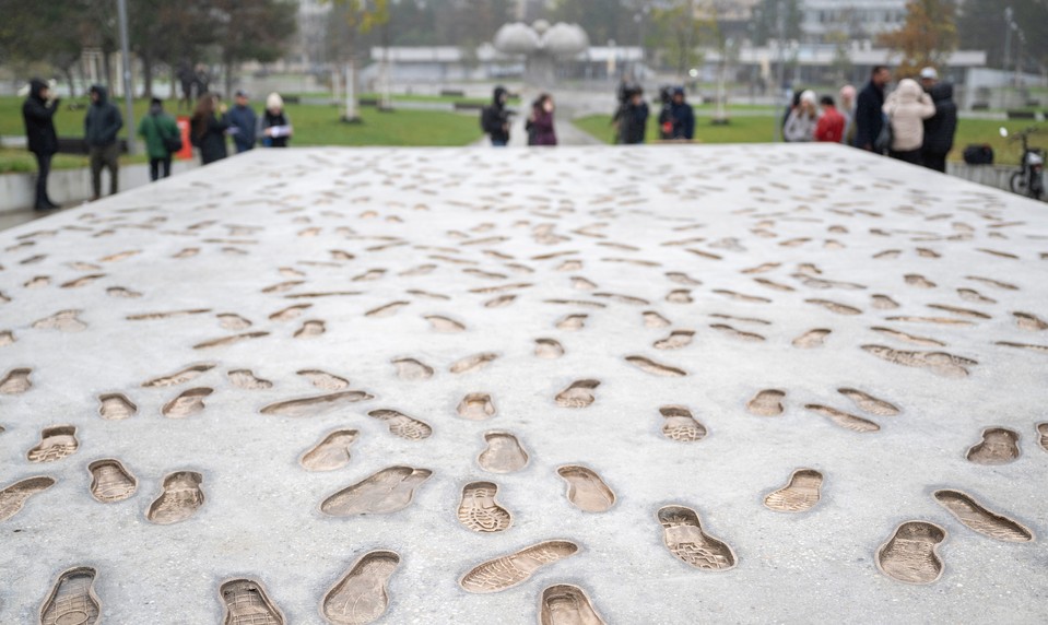 V Bratislave vyrástol nový pamätník Nežnej revolúcie. Občanov má burcovať k obrane demokracie