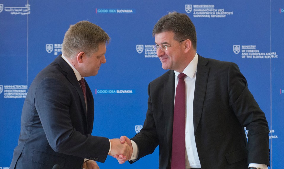 Lajčák odmieta súvislosť s Epsteinovými sexuálnymi zločinmi. Končí ako poradca premiéra Fica