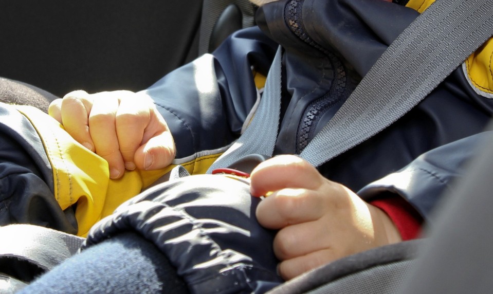 Prokurátor rozhodne o väzbe rodičov obvinených z týrania bábätka