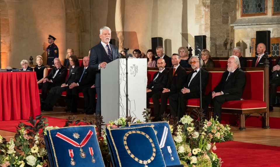 Česko si uctilo významné osobnosti. Prezident ocenil umelcov, športovcov aj hrdinov