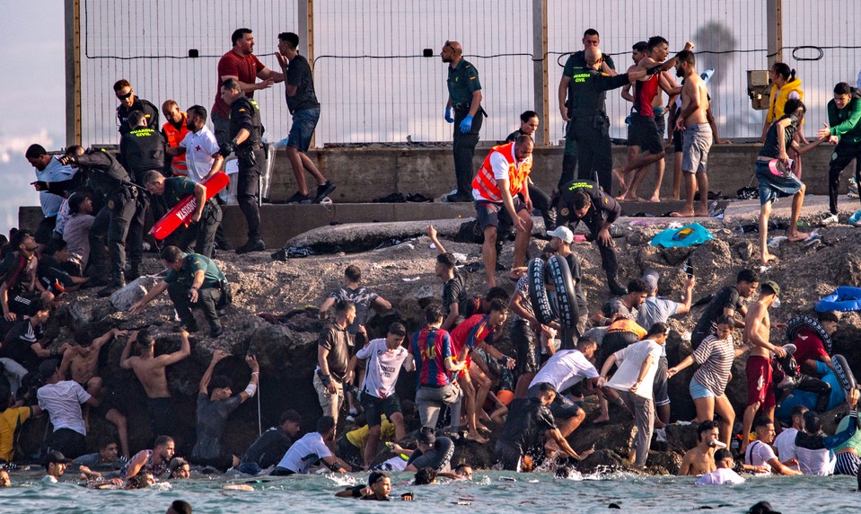 TOP 5 udalostí dňa: ​Väčšina migrantov opustila Ceutu