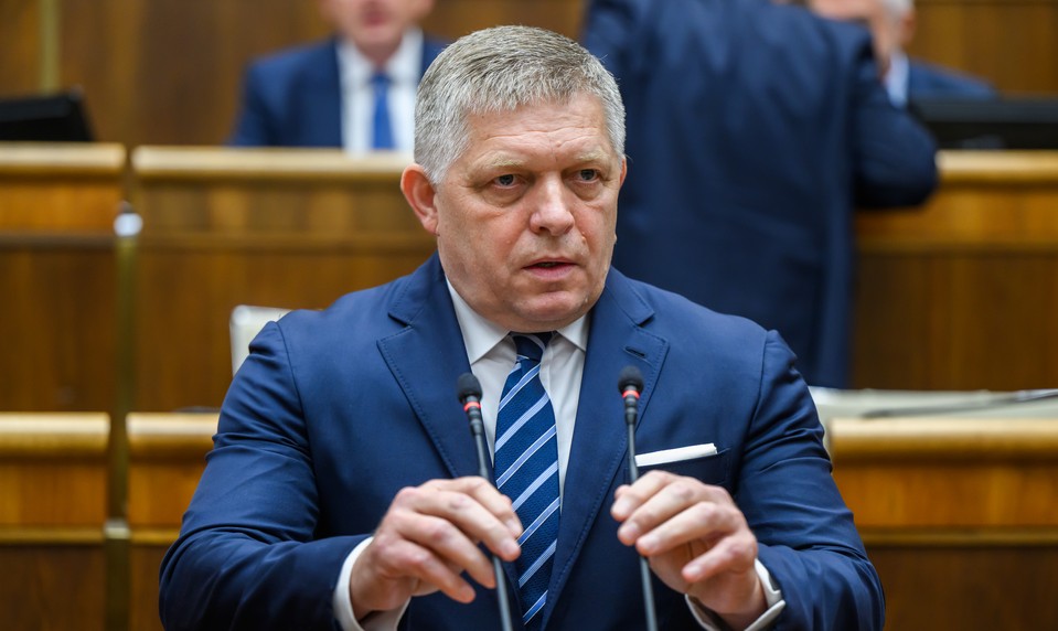 Riaditeľ AKO: Voliči koalície veria Ficovi, že za dlh môžu predchádzajúce vlády