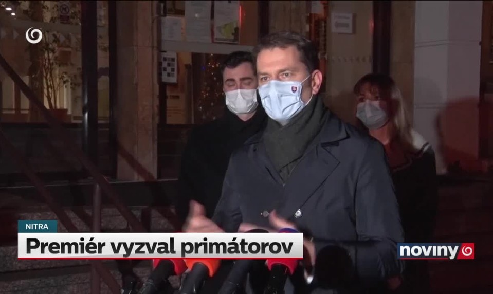 Premiér vyzval primátorov