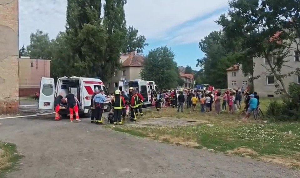 Požiar vo Fiľakove: Matka tvrdí, že za plamene môže trojročné dieťa. Šesť ľudí skončilo v bezvedomí