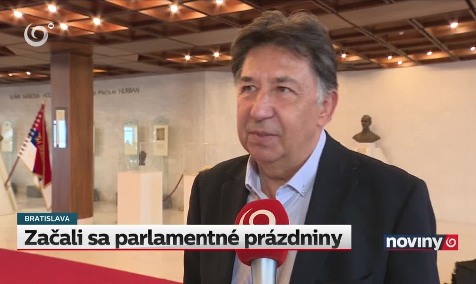 Začali sa parlamentné prázdniny