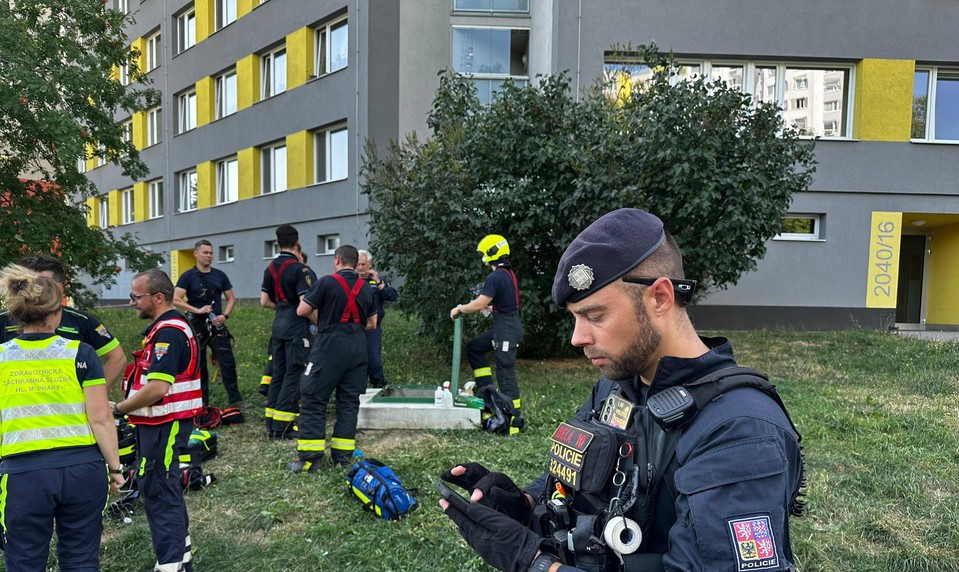 Tragická nehoda v Prahe: Pri tlakovej skúške prasklo potrubie, jeden muž zomrel, dvaja sú zranení