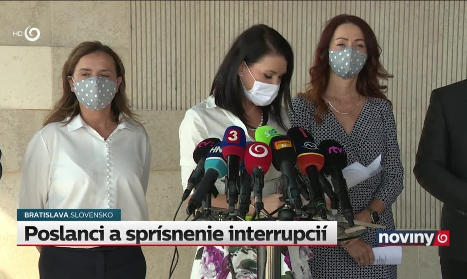 Poslanci a sprísnenie interrupcií
