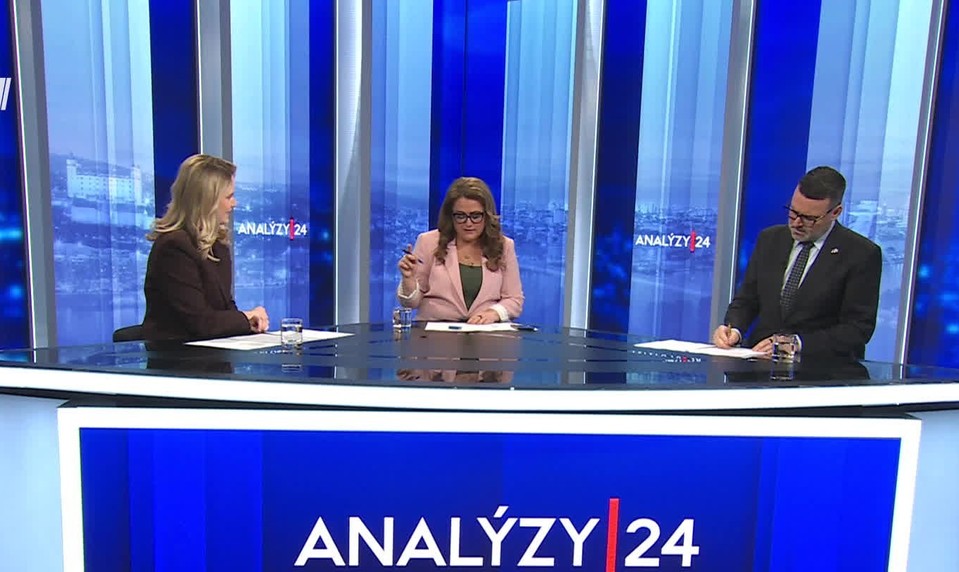 Analýzy 24: Pri ktorom stole máme sedieť?