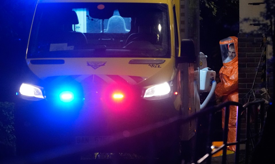 Muž s podozrením na nákazu ebolou je v pražskej nemocnici. Zvládlo by takúto hospitalizáciu Slovensko?