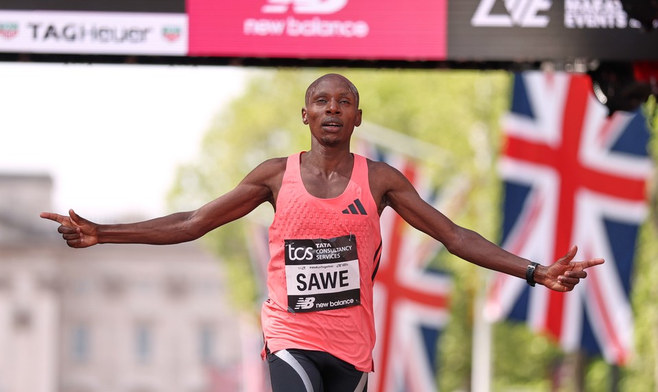 Bežec Sawe prekonal historický rekord, maratón zabehol pod dve hodiny