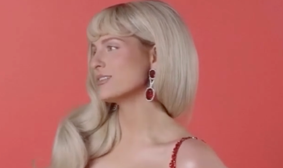 Speváčka je ako nová! Najprv si injekciami pomohla k schudnutiu, teraz ukázala nové poprsie!