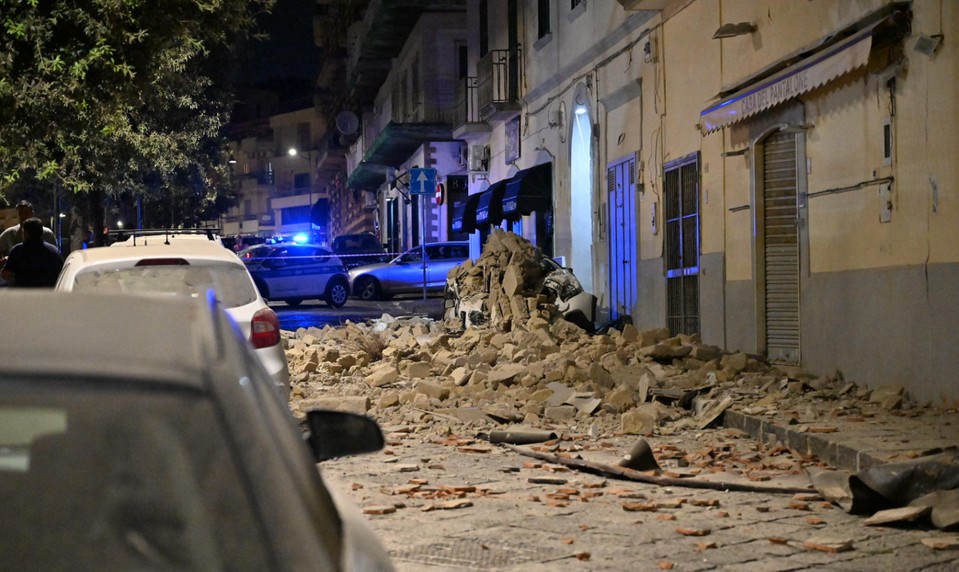Zemetrasenie neďaleko Neapolu spôsobilo škody a výpadky prúdu