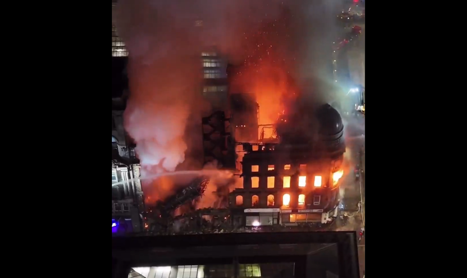 Plamene zasiahli hlavnú stanicu v Glasgowe, zrútila sa časť budovy