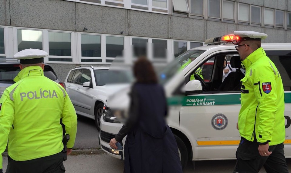 Gynekologička po nočnej oslave spôsobila nehodu. V dychu jej namerali takmer 2 promile