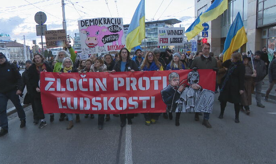 Výročie začiatku vojenského útoku na Ukrajinu si pripomenuli aj na Slovensku