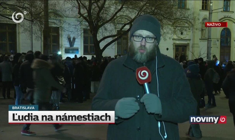 Ľudia na námestiach