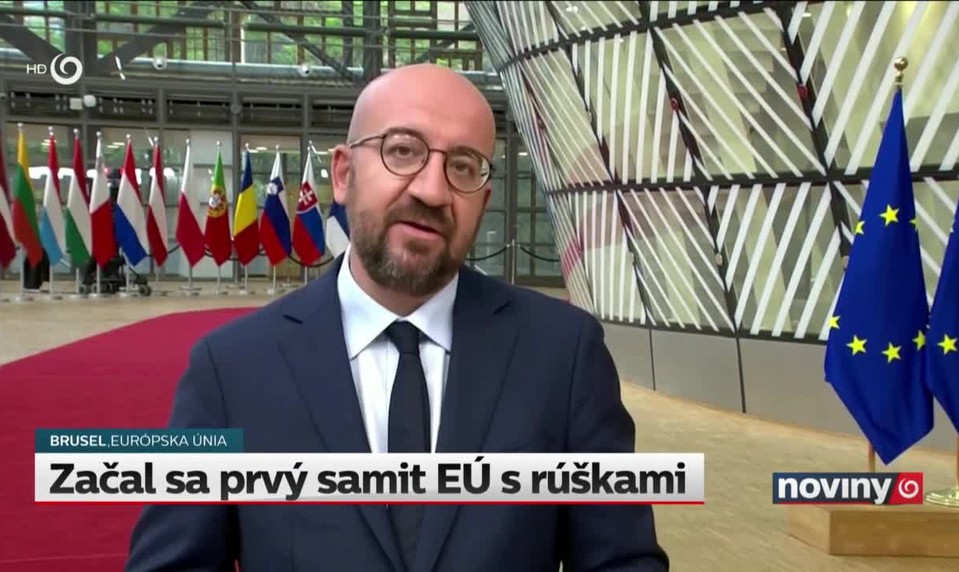 Začal sa prvý samit EÚ s rúškami