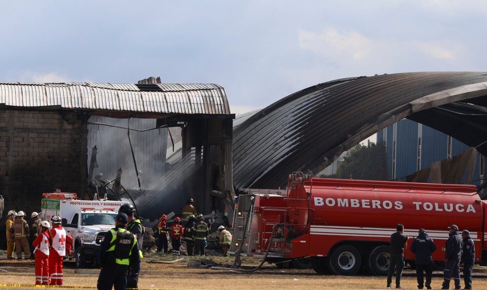 Pri havárii malého lietadla v strednom Mexiku zahynulo najmenej sedem ľudí