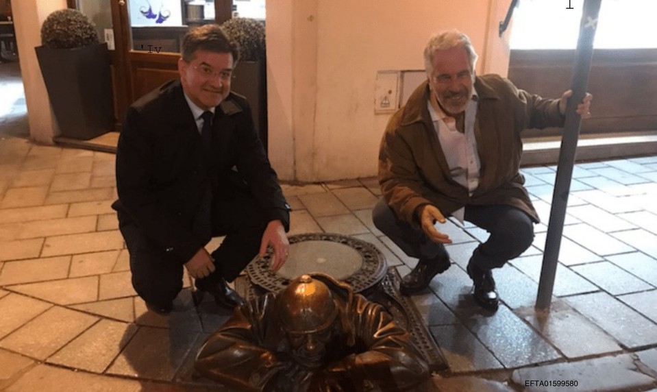 Čo prezrádzajú Epsteinove spisy o kontaktoch Miroslava Lajčáka?