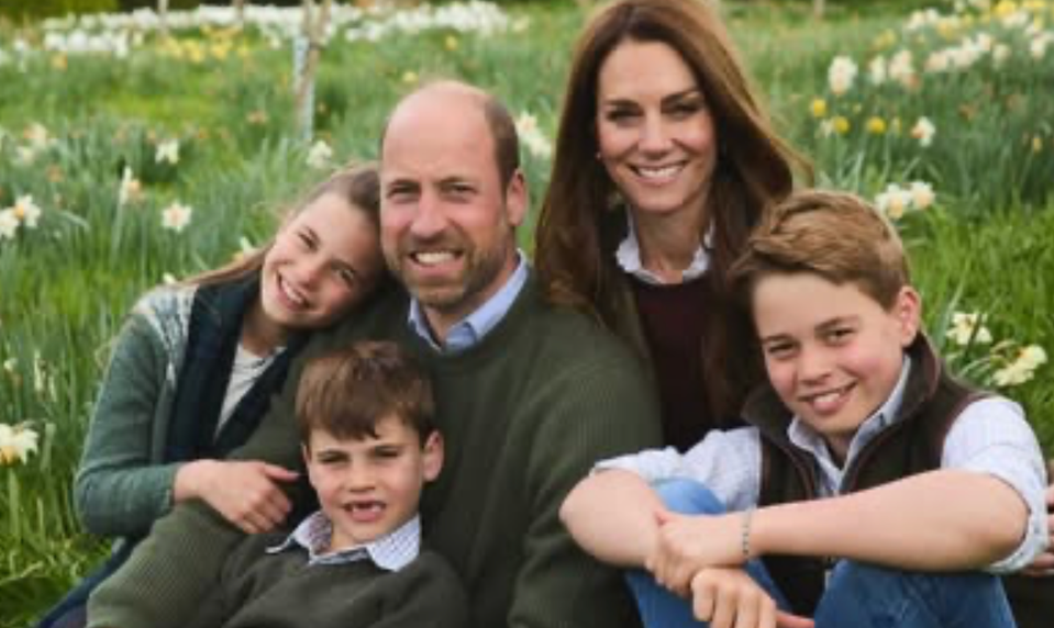 Vianočný pozdrav, ktorý poriadne zaskočil! Nepomýlili sa William a Kate..?