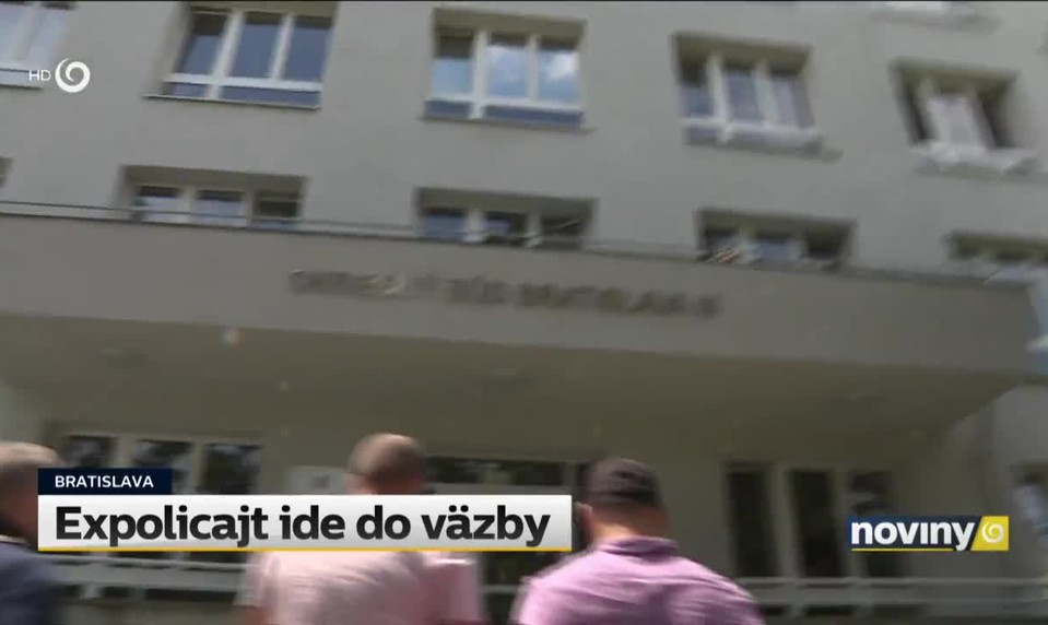 Expolicajt ide do väzby