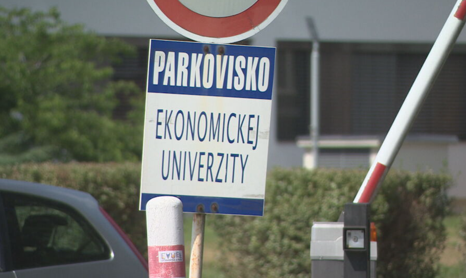 Konvertoval na Islam a chcel mať viac žien. Výhražné listy dostali Libora pred súd