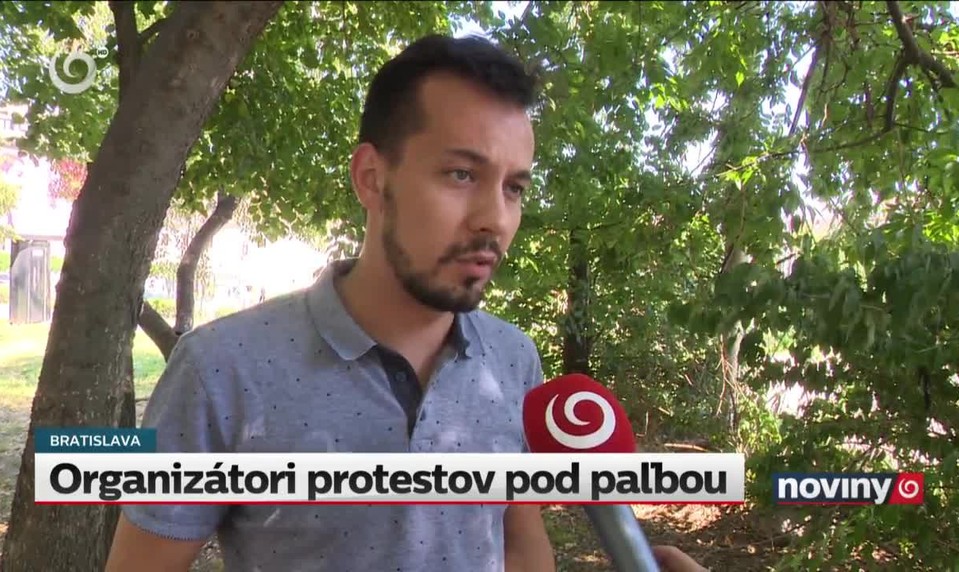 Organizátori protestov pod paľbou