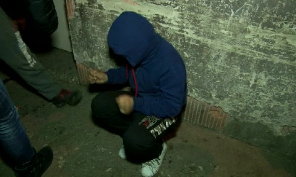 Dvaja tínedžeri dobodali 14-ročného chlapca, lebo im odmietol dať svoj mobil