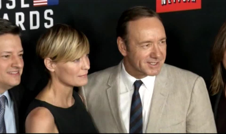 Hviezdny herec po obvineniach z obťažovania na úplnom dne! Je BEZDOMOVEC a vystupuje po kluboch!