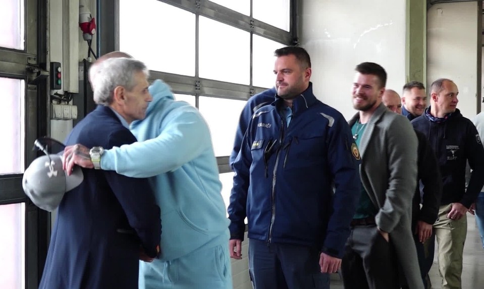 Aj tvrdým chlapom tiekli slzy. Posledná rozlúčka s hasičom Ondrejom Šprochom