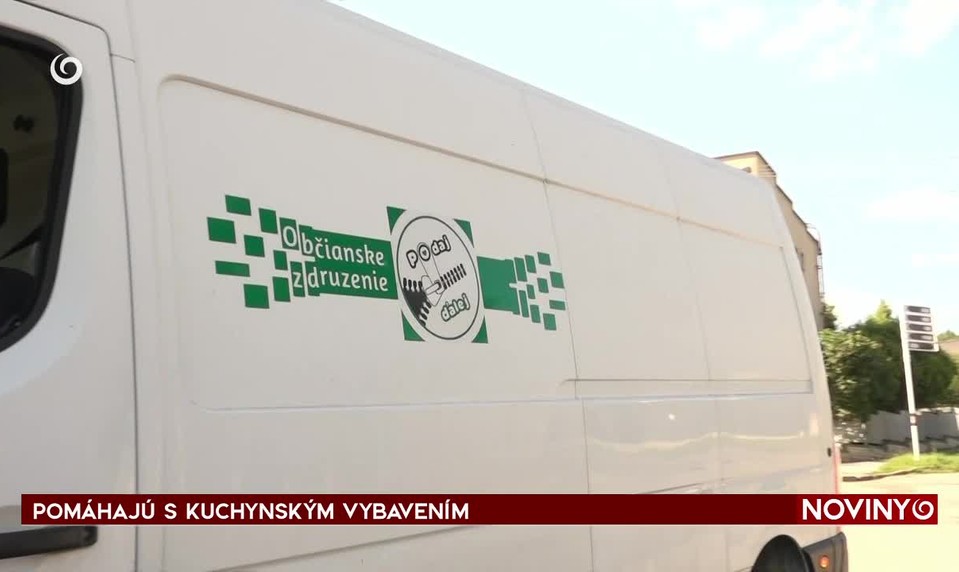 POMÁHAJÚ S KUCHYNSKÝM VYBAVENÍM