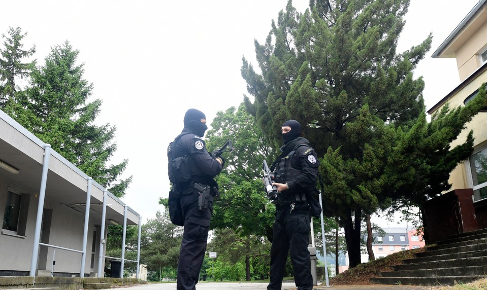 Kukláči pred škôlkou: Policajná inšpekcia zadržala čurillovcov