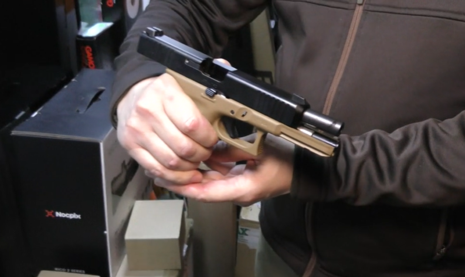 Muž, ktorý sa postrelil do hrudníka, mal doma hotový nelegálny arzenál zbraní