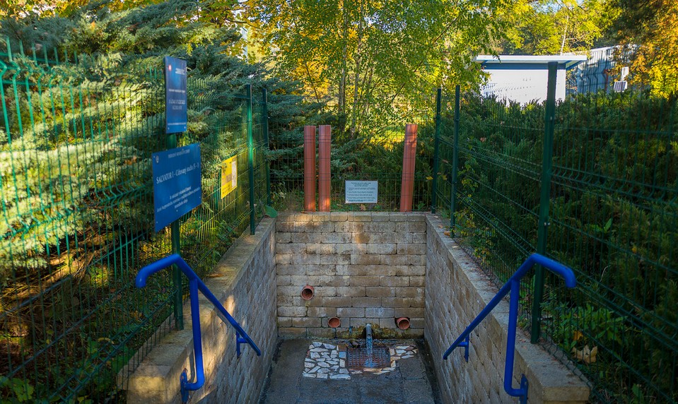 Prameň Salvator v Lipovciach dočasne uzavreli, pri odbere vody došlo k otravám aj úmrtiu