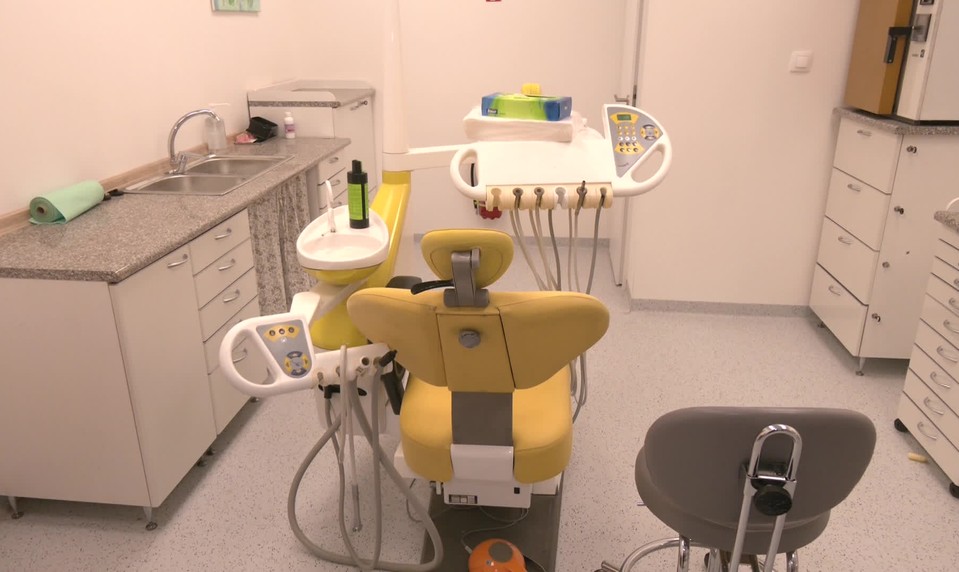 Bolí ich zub, no nemajú na lekára. V Nitre otvárajú zubnú ambulanciu pre ľudí bez domova