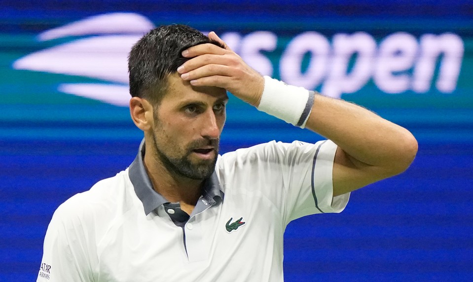 Zlomený DJOKOVIČ končí na US Open hneď v prvom kole