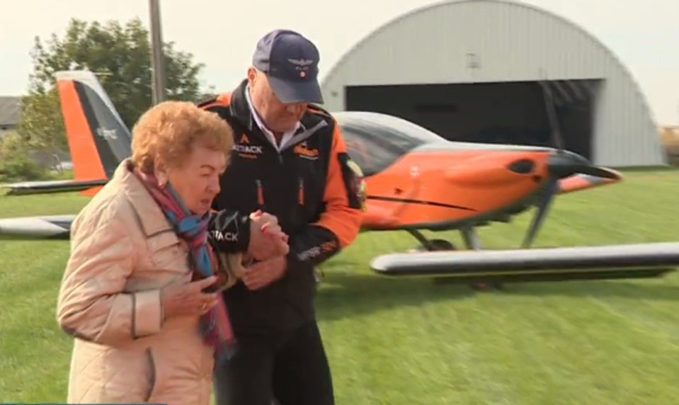 Pani Amálku neodradil jej vek a splnila si sen. Storočnicu oslávila v oblakoch