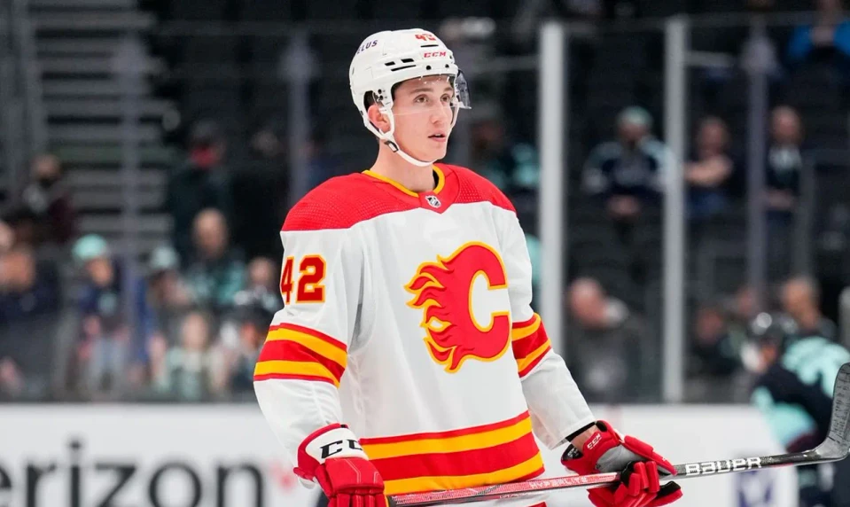 HONZEK vynechal zápas, tréner Flames poskytol strohé informácie