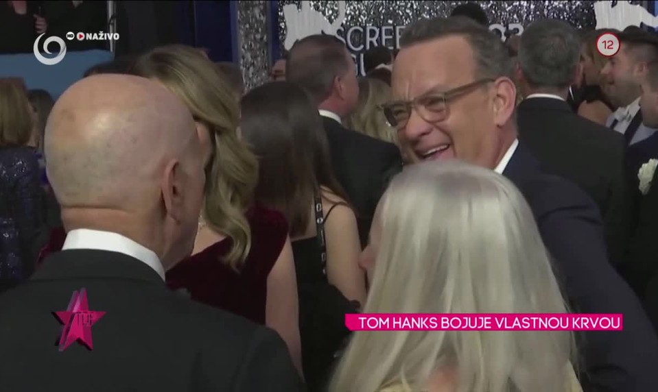 TOM HANKS BOJUJE VLASTNOU KRVOU