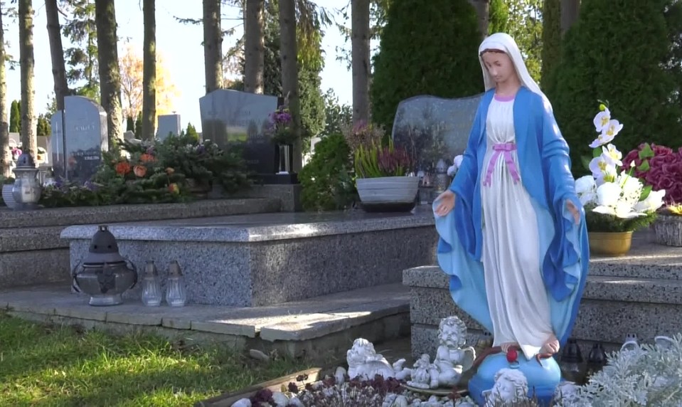 Svetlo večné nech im svieti: Dušičky sú o spomienke, nie o povinnosti, pripomína biskup