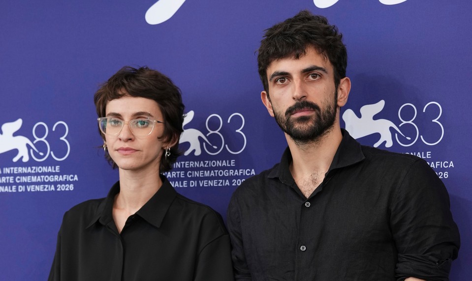 Film o AI v Gaze vyvolal v Benátkach 25-minútové ovácie. Režisérom hrozí strata občianstva