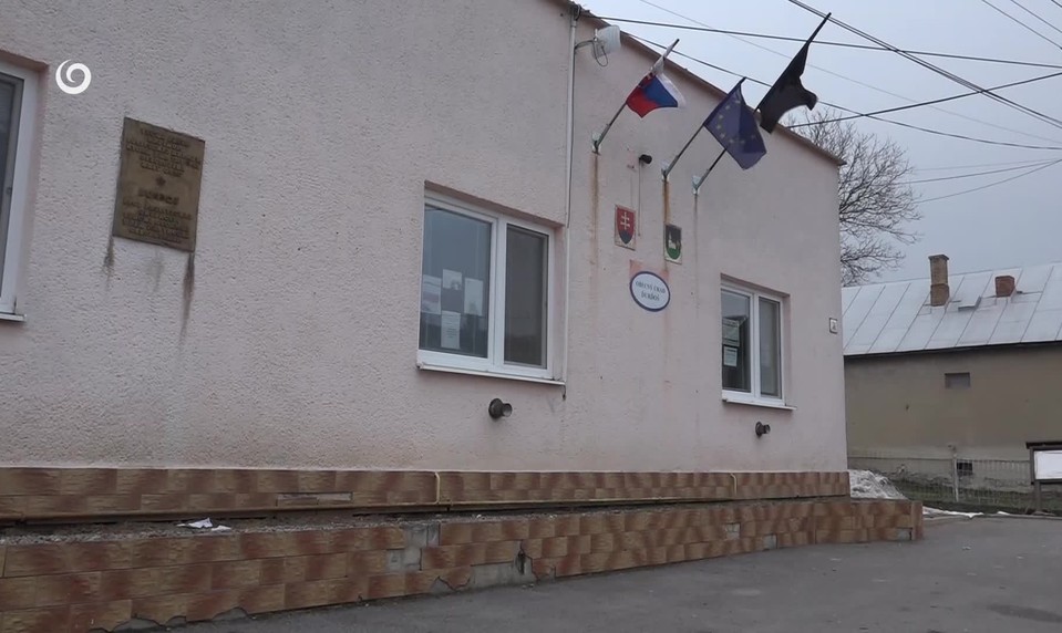 Bývalý starosta obvinený z úplatku opäť kandiduje, jeho registráciu sprevádzajú spory