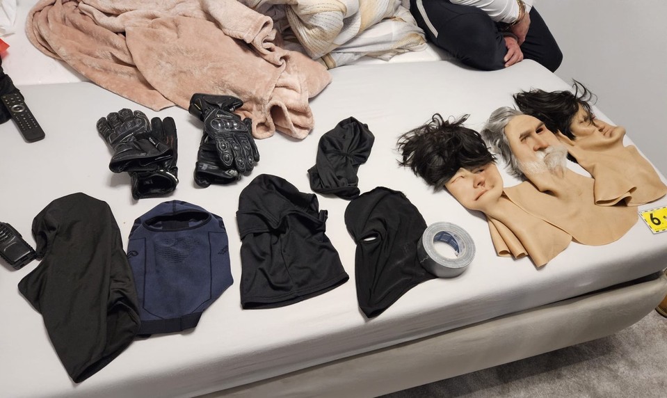 Polícia rozbila organizovanú skupinu. Ranný zásah Aprum prebiehal v dvoch krajoch