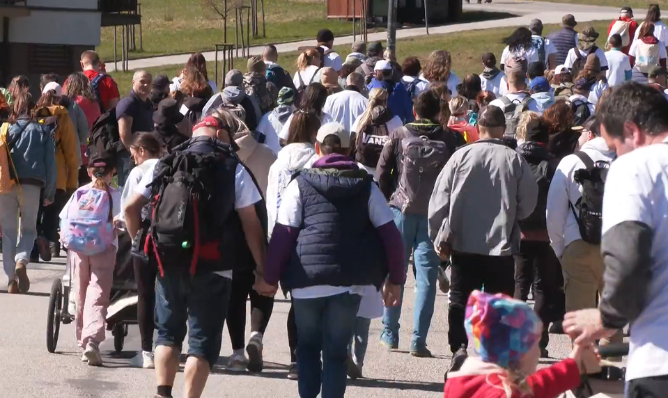 Kroky porozumenia spojili rodiny: Na Donovaloch sa konal pochod pre autizmus