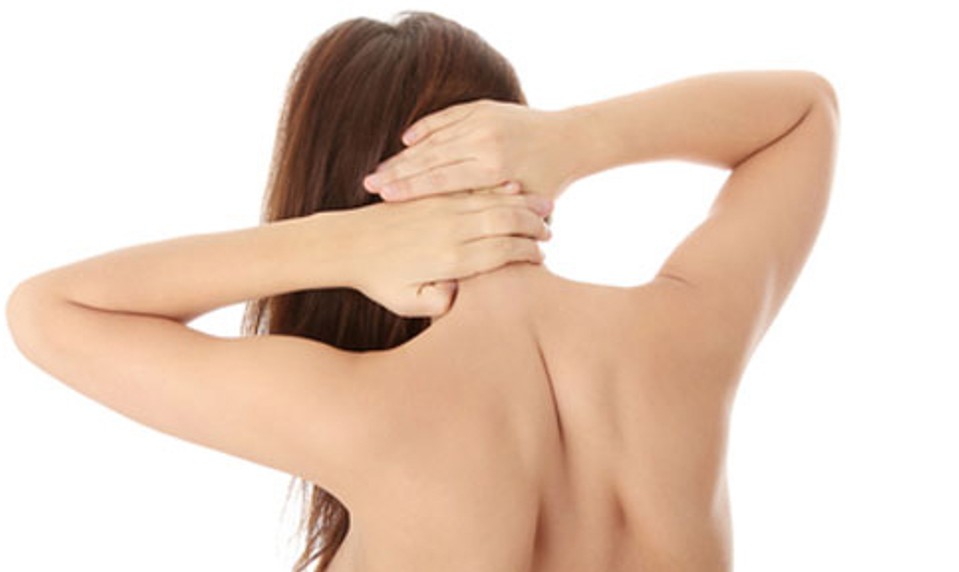 Neurológ varuje: Toto si s krkom robiť nedajte, hrozí vám vážne zranenie!